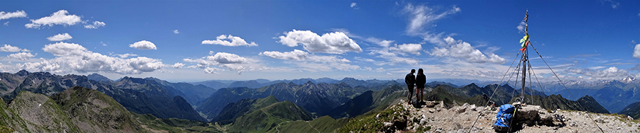 Dalla vetta del Corno Stella (2620 m) vista a sud verso Val Carisole e Brembana